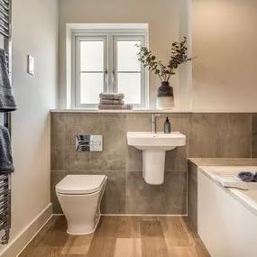 Dovecote Gardens - Family Bathroom