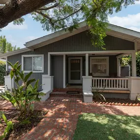 Front exterior of Clearview’s dual diagnosis treatment home in a quiet Venice Beach neighborhood, with lawn and trees.