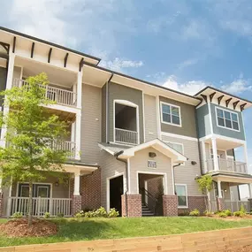 Exterior Building View at Ansley at Roberts Lake