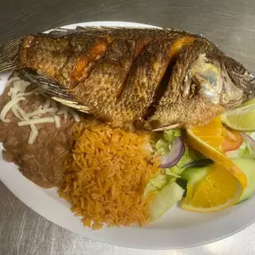 MOJARRA FRITA -  Mariscos Isla del Pacifico