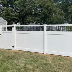 Vinyl privacy fence