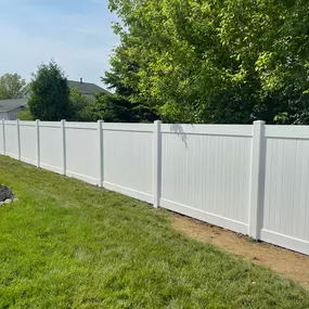 white vinyl fence