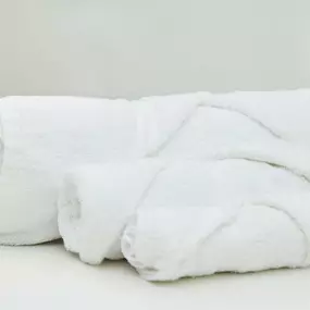 Bath towel bundles include 3 linens including a washcloth, hand towel, and bath towel. Rent a bundle for each person staying the night during your Outer Banks vacation.