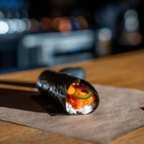 Hand roll sushi at Temaki Bar