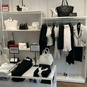 Bild von KARL LAGERFELD Outlet