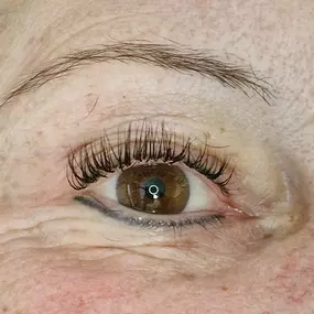 Wimperlift
Wimper Extensions
Henna Brows