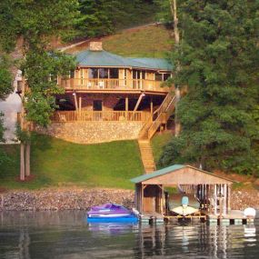 Built overlooking a lake in North Carolina, this pedestal foundation Topsider home was the ideal design to turn an otherwise unbuildable lot into the perfect lake front home site.