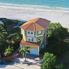 This elevated Florida Gulf Coast Topsider beach house features panoramic views, low-maintenance finishes, and was built on large concrete piling.
