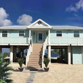 Engineered to withstand hurricane force winds exceeding 180 mph, this low-maintenance piling house was designed using Topsider’s unique hurricane-resistant post & beam building system.