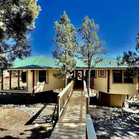 Check out this cool Topsider double pedestal home built in New Mexico. Great views and a stunning southwest motif interior – See Pics: https://bit.ly/3OHFrof