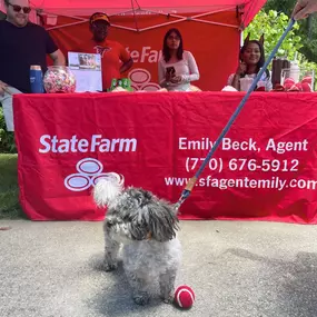 It's safe to say all the puppies loved having their photos made with Jake from State Farm! 
#emilybeckagency #jakefromstatefarm #insurance