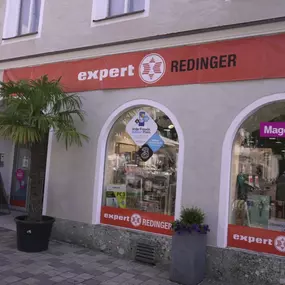 Expert Redinger, Braunau - Aussenansicht