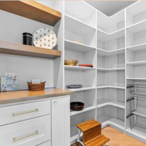 Meet the pantry of your dreams – perfectly organized and tailored just for you!