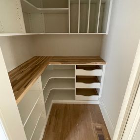 From adjustable shelves to specialized storage solutions, experience the convenience and elegance of a custom pantry setup.