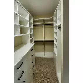 Meet the closet of your dreams – perfectly organized and tailored just for you!