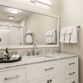 Oxford Suites Redding Guestrooms