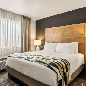 Oxford Suites Redding Guestrooms