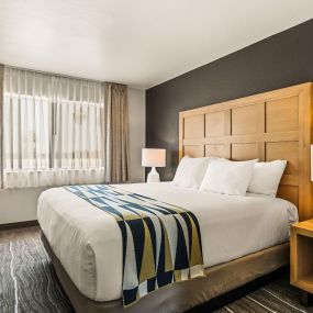 Oxford Suites Redding Guestrooms