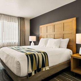 Oxford Suites Redding Guestrooms