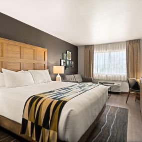 Oxford Suites Redding Guestrooms