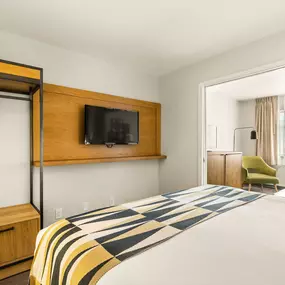 Oxford Suites Redding Guestrooms