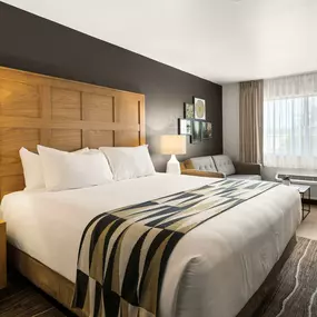 Oxford Suites Redding Guestrooms