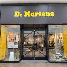 Bild von Dr. Martens Los Cerritos