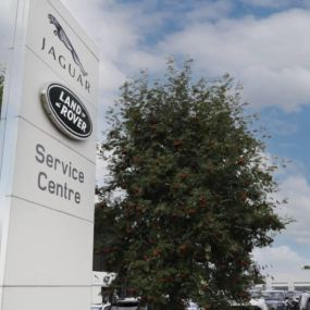 Stratstone Land Rover Service Centre Nottingham Dealership Sign