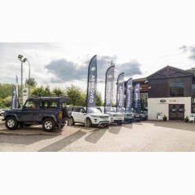 Stratstone Land Rover Service Centre Nottingham Exterior Forecourt