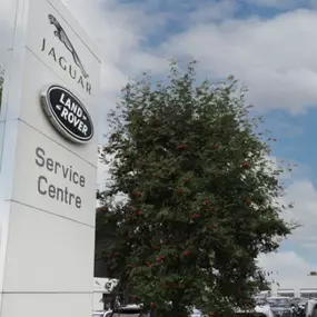 Stratstone Land Rover Service Centre Nottingham Dealership Sign