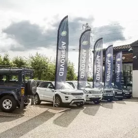 Stratstone Land Rover Service Centre Nottingham Exterior Forecourt