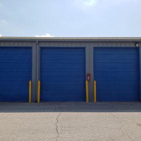 King Size Storage in Austin, Texas, has drive-up access storage units making loading and unloading a breeze right at your unit door.