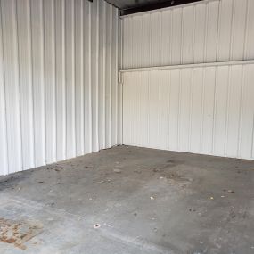 Our extra large warehouse-style storage units are perfect for contractors and business owners to store equipments, tools and work vehicles.