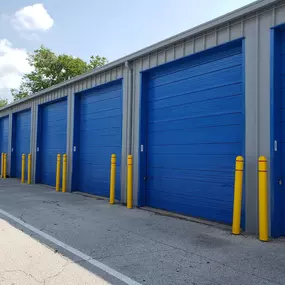 King Size Storage in Austin, Texas, has drive-up access storage units making loading and unloading a breeze right at your unit door.