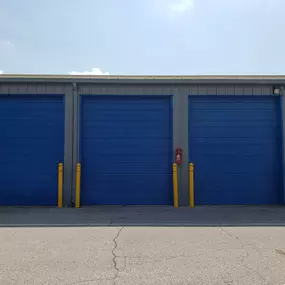 King Size Storage in Austin, Texas, has drive-up access storage units making loading and unloading a breeze right at your unit door.