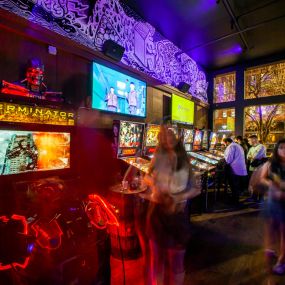 Bild von Emporium Arcade Bar