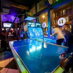 Bild von Emporium Arcade Bar