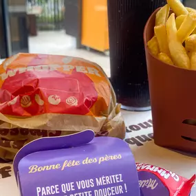 ???? Bonne fête des pères !
Aujourd’hui chez BK, les papas sont ROIS ????
Un menu … et une petite douceur rien que pour vous ????✨

???? Passez au drive ou en resto, on s’occupe du festin !