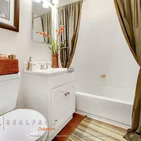 Relaxing bathroom