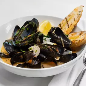 Chardonnay garlic Steamed PEI Mussels