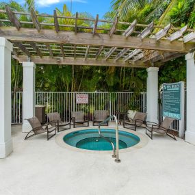 Outdoor Jacuzzi/Hot Tub