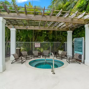 Outdoor Jacuzzi/Hot Tub