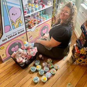 You knew Emily was a BIG slime fan ????, but that shopping cart ???? might be excessive!  ???? We just have too many to choose right now…
What do you like best about your favorite slime? The texture? ✋???? The scent? ???? The mix-ins? ✨