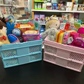 Easter baskets before and after wrap for 1,3, &4 year old girls! These 3 were so fun to make! We texted back and forth with their mama to make sure nothing was duplicated and every single item would be a hit! Have questions? Feel free to send us a DM! ???????? ???? ???? ???? ☀️