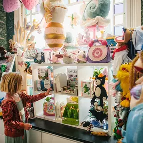 Whether you shop with us online or in person, there’s a ✨certain kind of magic✨ you can only find in a toy store. ???? 
Thank you, Angela Jackson Photography, for capturing that magic. ❤️
Find magic with us ????
www.browncountytoychest.com