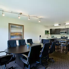 Looking for an extended home away from home? Look no further than Oxford Suites Yakima! Our convenient and comfortable stay package features our standard amenities and uncompromising service. Whether you're here for six nights or more than sixty, enjoy the essence of home in our extended stay suites.