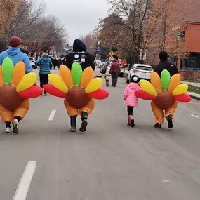 Today we're grateful for friends who volunteer to dress up as turkeys together in 32° to support the Boise Rescue Mission and Boise Special Olympics ❤️ #turkeytrot2023 #boiseTurkeyTrot #5k 
Thanks to Shu's Idaho Running Company for making it happen!