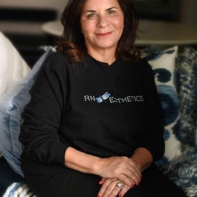 Linda Vecchione
MSN, MEd CANS
Co-founder RN Esthetics