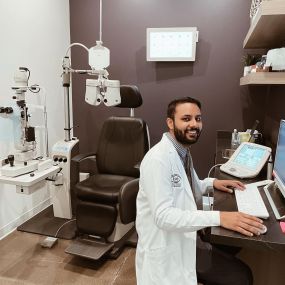 Dr Jasan Uppal in his dental office at Scottsdale Eyeology