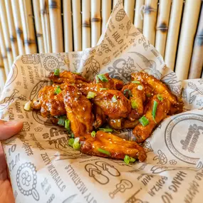 Oven-baked wings tossed in honey sesame sriracha dressing – sprinkled with green onions and toasted sesame seeds.